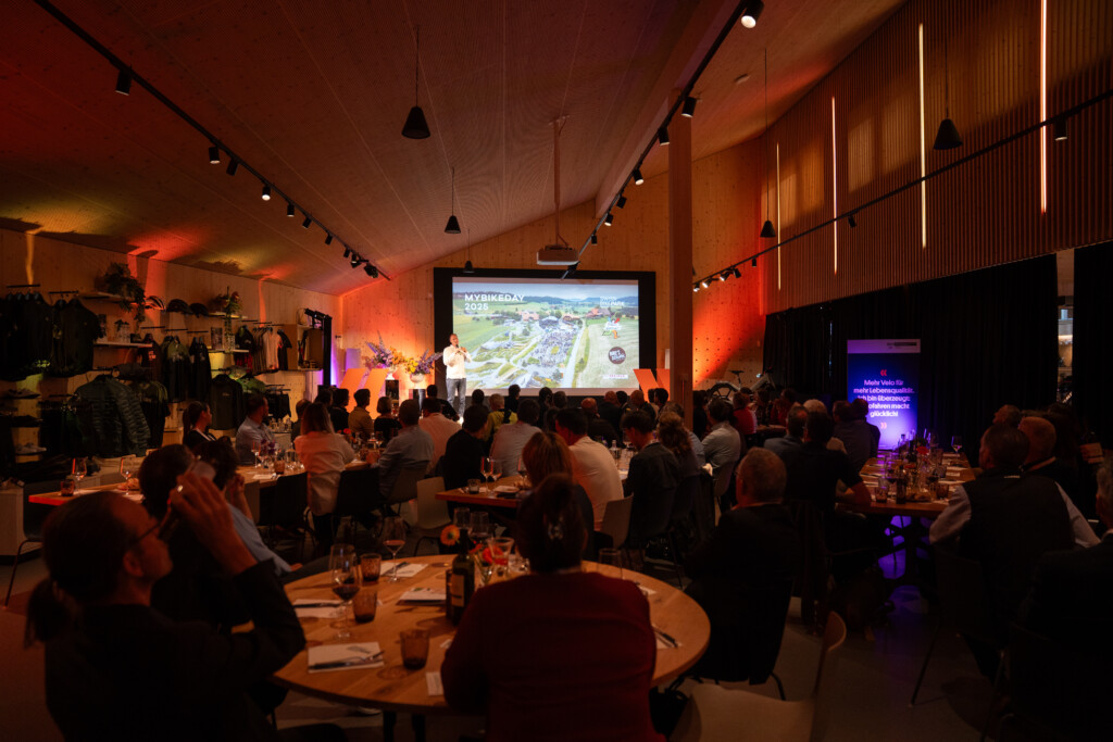 Veloforum-Abend 2025 fotografiert am Dienstag, 16. September 2025 in Niederscherli. (volltoll.ch / Daniel Buergin)